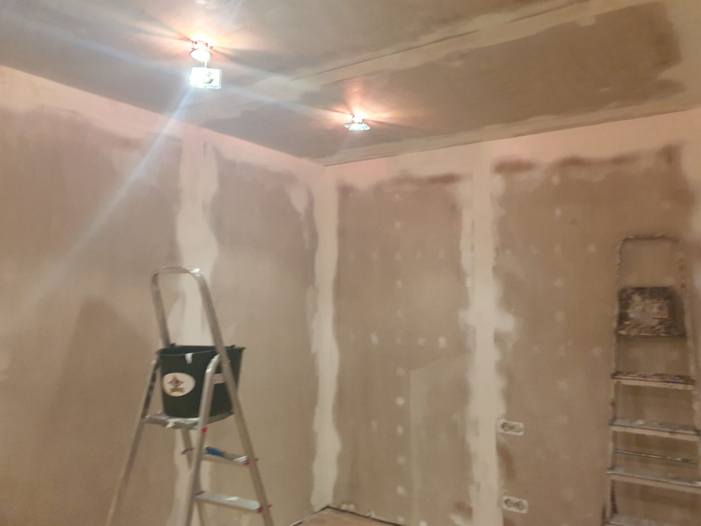 Trockenbau Raum mit Trockenbauwänden
Renovieren im Saarland mit Dienstleistungen Imperial