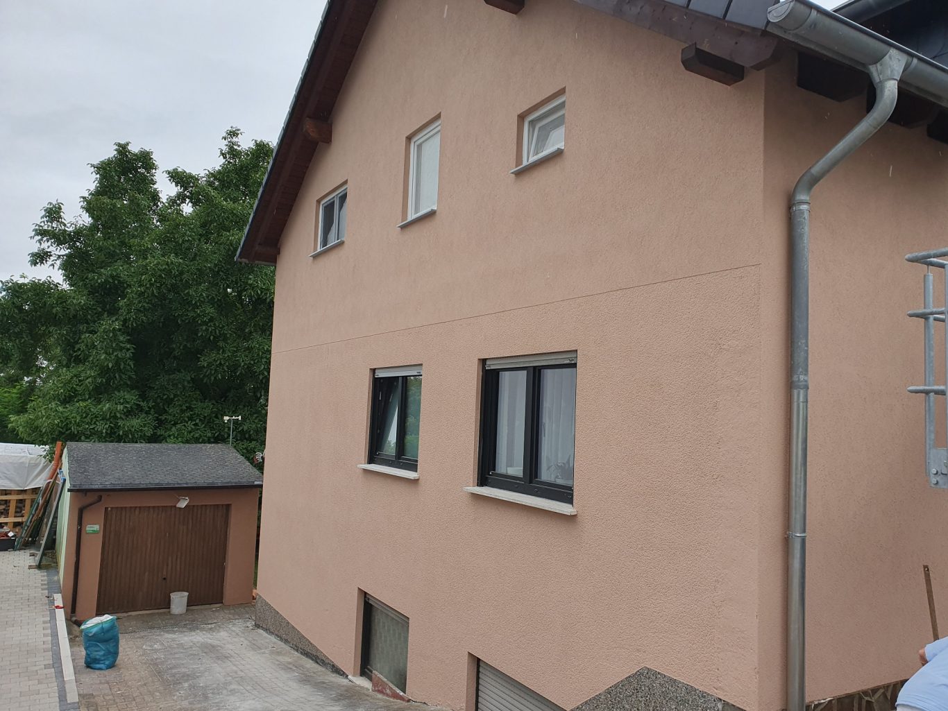 Fassadenarbeit Reinigungs- und Hausservice im Saarland - Dienstleistungen Imperial bei der Arbeit